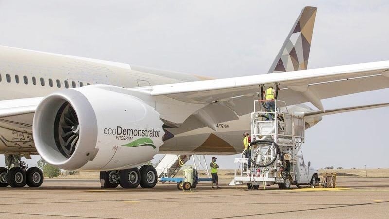 Un avion avec la bannière ecoDemonstrator de Boeing sur son moteur. Photo : NDEL.