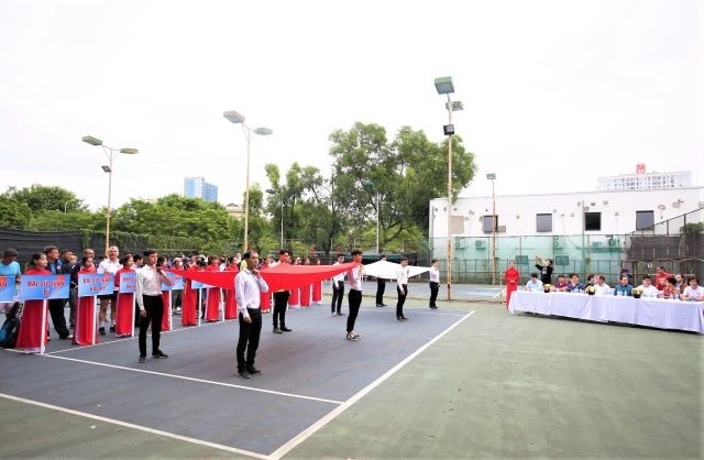 Un tournoi de tennis d’amitié se tient le 17 octobre dans la capitale. Photo : Linh Vi/NDEL.