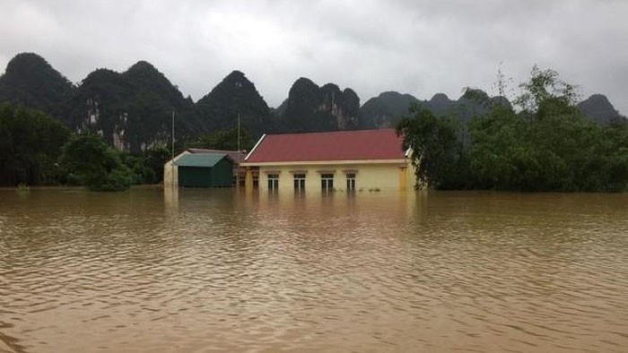 Des maisons sous l’eau à Quang Tri. Photo : PLO.