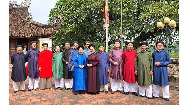 La promotion de l'ao dài traditionnel à l’espace dans le vieux quartier de Hanoi du Club de Dinh Lang Viêt. Photo : Journal Hanoimoi.