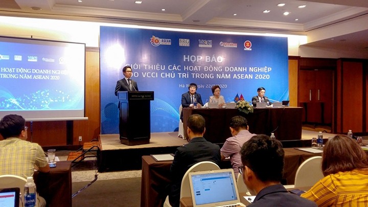 La conférence de presse annonçant l’organisation des sommets VBS et ASEAN ABIS 2020. Photo : baoquocte.vn