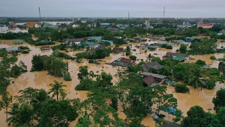 Des inondations submergent le district de Cam Lô, province de Quang Tri. Photo : BQT.