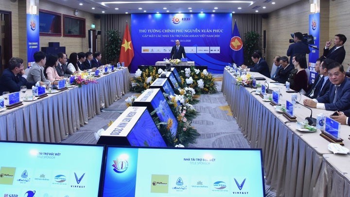 Le Premier ministre Nguyên Xuân Phuc rencontre le 15 novembre des donateurs. Photo : Trân Hai/NDEL.