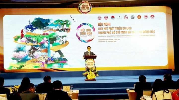 Le Vice-Premier ministre Vu Duc Dam prend la parole lors de la conférence. Photo : NDEL.