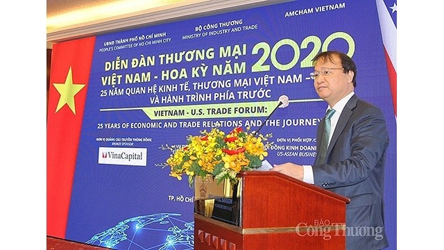 Le vice-ministre de l’Industrie et du Commerce, Dô Hai Thang, lors du Forum du commerce Vietnam - États-Unis. Photo : Journal Công Thuong.