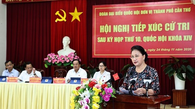 La Présidente de l’Assemblée nationale Nguyên Thi Kim Ngân prend la parole lors de la rencontre avec les électeurs de l’arrondissement de Cai Rang de la ville de Cân Tho, le 24 novembre Photo: VNA