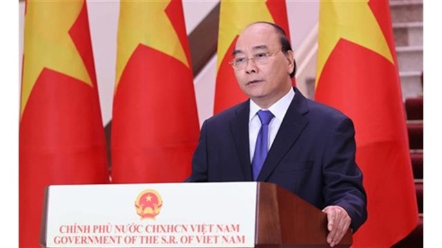 Le Premier ministre Nguyên Xuân Phuc prononce un discours en ligne lors de l’ouverture en ligne de la 17e Foire Chine - ASEAN, le 27 novembre. Photo : VNA.
