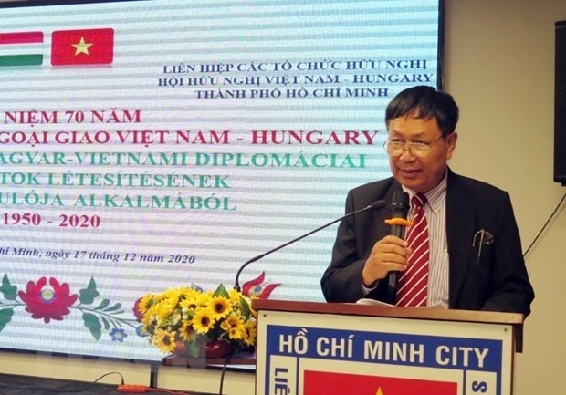 Nguyên Quang Vinh, vice-président de l'Association d'amitié Vietnam-Hongrie, prend la parole lors de la cérémonie. Photo : VNA.