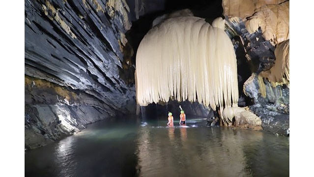 Effectuer la topographie des grottes totalisant 231 km en plus de 30 ans est un vrai exploit de scientifiques du BCRA et du personnel du Parc national de Phong Nha-Ke Bàng. Photo : saigondautu.com.vn 