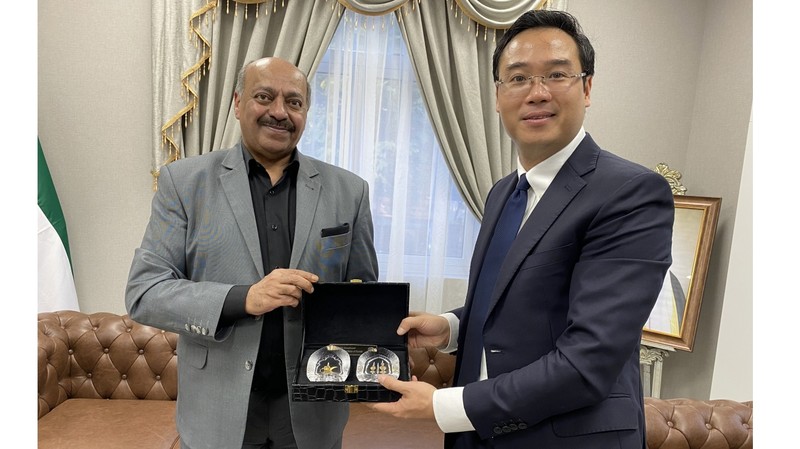 L’ambassadeur du Koweït au Vietnam, Adnan Abdullah Al-Ahmad, (à gauche). Photo : VOV.