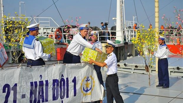 Des cadeaux seront livrés aux soldats sur la plate-forme DK1 et aux résidents du district de Côn Dao. Photo : VNA.