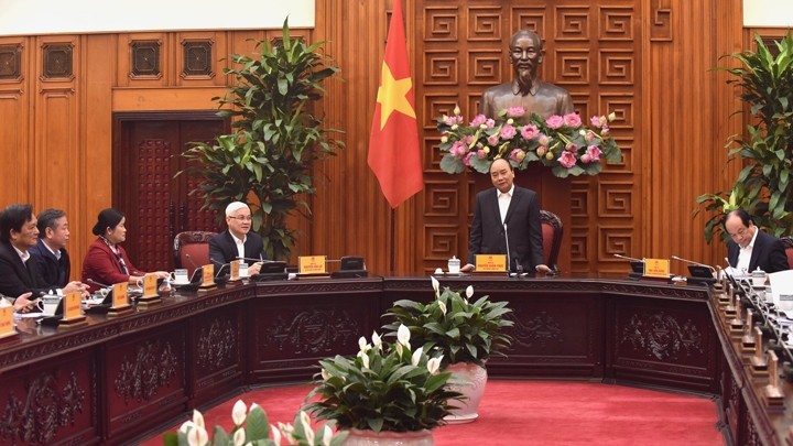 Le Premier ministre Nguyên Xuân Phuc prend la parole lors de la séance de travail. Photo : Trân Hai/NDEL.