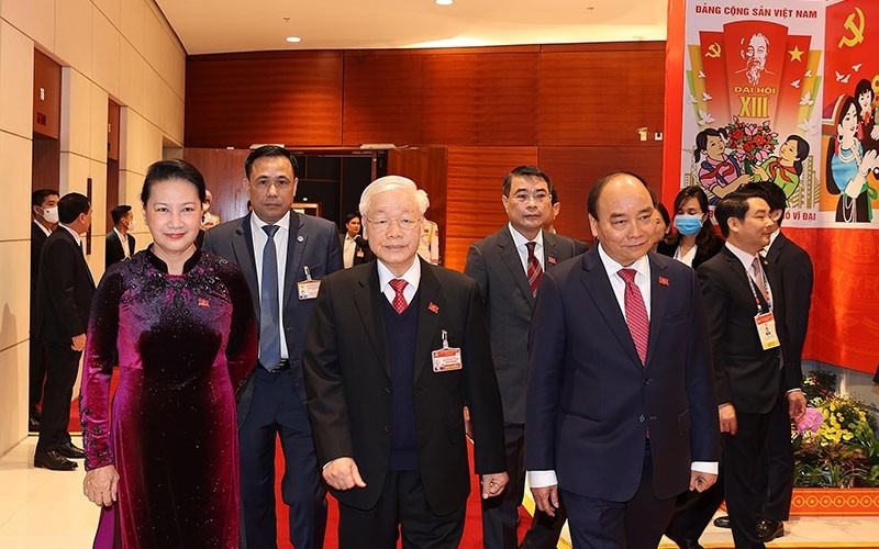 Le Secrétaire général du Parti communiste du Vietnam et Président de la République, Nguyên Phu Trong (au centre), et les délégués participent à la réunion préparatoire du XIIIe Congrès national du Parti communiste du Vietnam, le 25 janvier à Hanoi. Photo : NDEL.