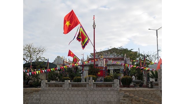 La cérémonie d’érection du « cây nêu » est l'une des cérémonies traditionnelles à l'occasion du Têt traditionnel sur l'île Ly Son. Photo : VOV.