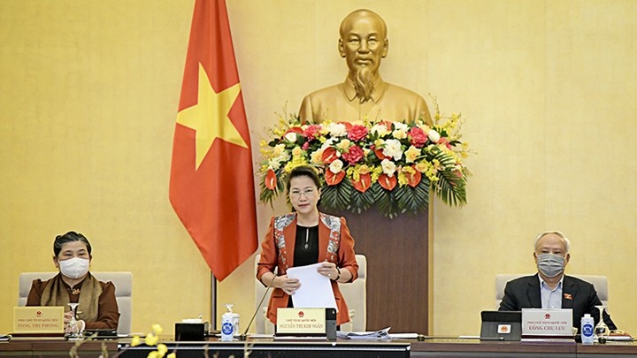 La Présidente de l’Assemblée nationale, Nguyên Thi Kim Ngân, prend la parole lors de la réunion. Photo : QH.