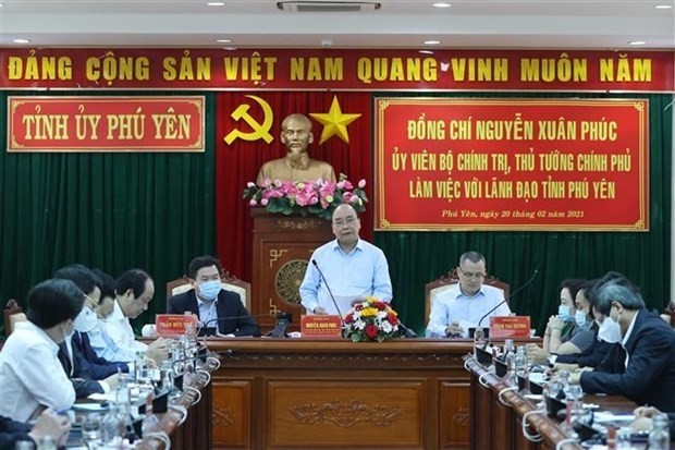 Le Premier ministre Nguyên Xuân Phuc lors d’une séance de travail avec les autorités de Phu Yên. Photo : VNA