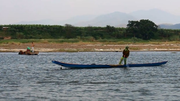 Un pêcheur sur le Mékong. Photo: Vietnam +