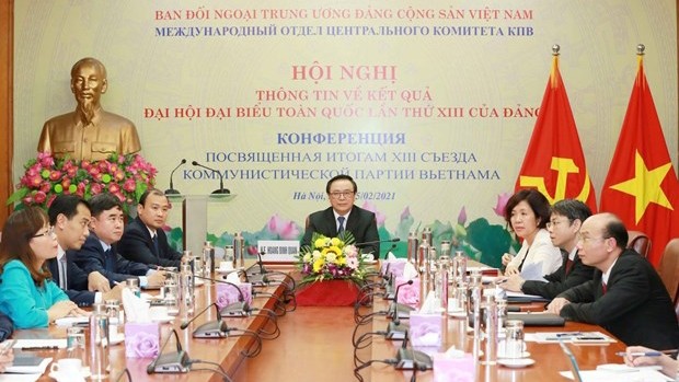 Le chef de la Commission central des Relations extérieures du PCV, Hoàng Binh Quân, lors de la réunion. Photo : VNA. 