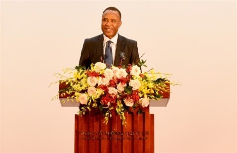 Chékou Oussouman, représentant régional pour l’Asie et le Pacifique de l’OIF, prend la parole lors de la célébration officielle de la Journée internationale de la Francophonie 2021, le 19 mars à Hanoï.