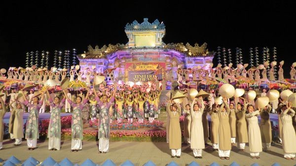 Clôture du Festival de l'artisanat traditionnel de Huê 2015. Photo : thanhnien.vn.