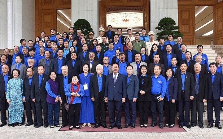 Le PM Nguyên Xuân Phuc et les délégués à la rencontre. Photo : NDEL.