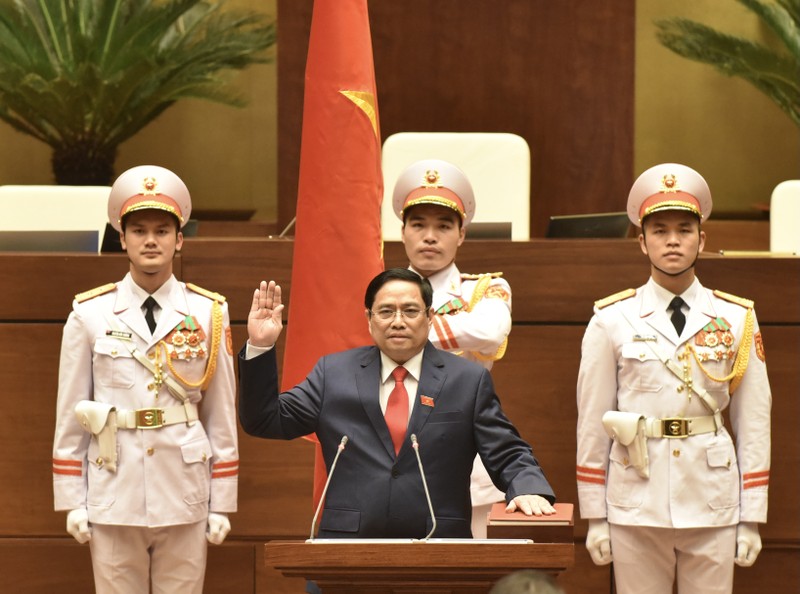 Le Premier ministre Pham Minh Chinh prête serment. Photo : Tran Hai/NDEL.