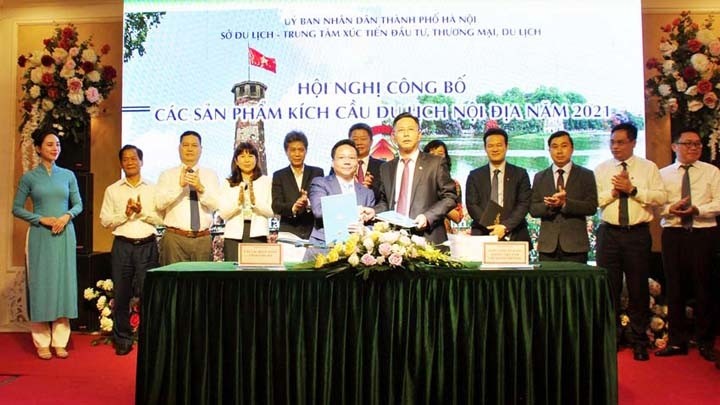un certain nombre de protocoles d’accord de coopération entre les agences de gestion, les organisations et les entreprises de Hanoï ont été signés. Photo : KTDT.