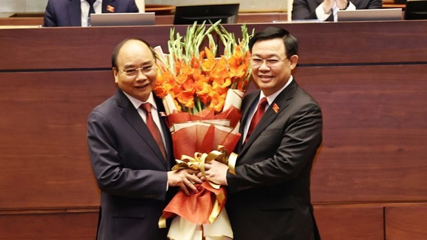 Le Président Nguyên Xuân Phuc (gauche) et le Président de l’Assemblée nationale, Vuong Dinh Huê. Photo : VNA.