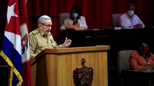 Le Premier secrétaire du Comité central du Parti communiste de Cuba, le général Raul Castro a pris la parole lors du congrès. Photo : VNA.
