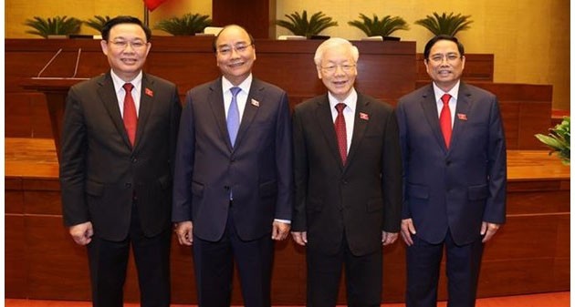 De gauche à droite, le Président de l’Assemblée nationale Vuong Dinh Huê, le Président de la République Nguyên Xuân Phuc, le Secrétaire général du Parti communiste du Vietnam Nguyên Phu Trong et le Premier ministre Pham Minh Chinh. Photo : VNA.