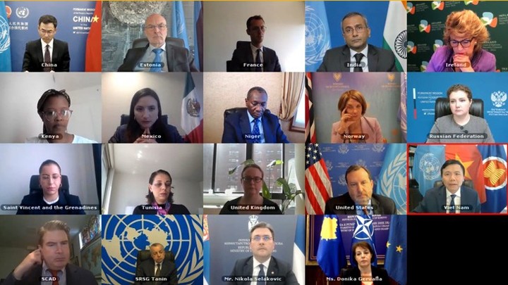 La réunion virtuelle du Conseil de sécurité des Nations Unies sur la situation au Kosovo. Photo : VOV.