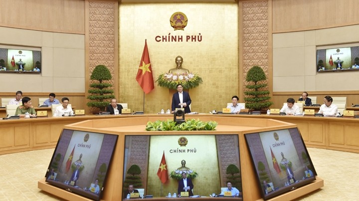 Le Premier ministre Pham Minh Chinh prend la parole lors de la réunion. Photo : Trân Hai/NDEL.