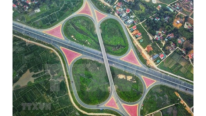 L'intersection entre les autoroutes Ha Long-Hai Phong, Ha Long-Vân Dôn et la Nationale 18, située dans la ville de Ha Long, province de Quang Ninh. Photo : VNA