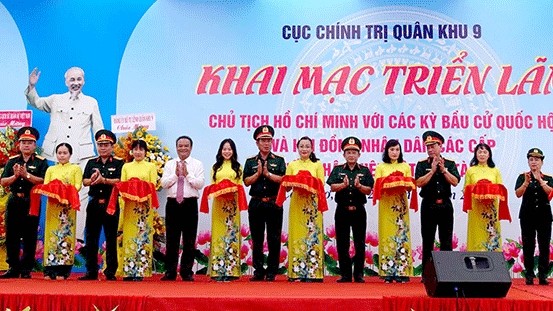 Cérémonie d’ouverture de l’exposition sur le président Hô Chi Minh et les élections de l’Assemblée nationale. Photo: baocantho.com.vn