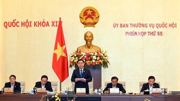 Le Président de l'Assemblée nationale Vuong Dinh Huê prend la parole lors de la réunion. Photo : QDND.