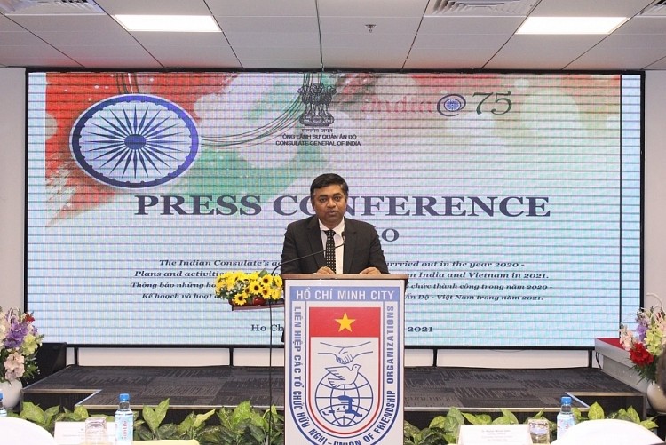 Madan Mohan Sethi, consul général d’Inde à Ho Chi Minh-Ville, lors de la conférence de presse. Photo : Thoidai.