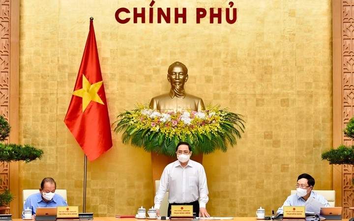 Le Premier ministre Pham Minh Chinh prend la parole lors de la réunion. Photo : NDEL.