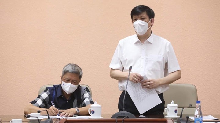 Le ministre vietnamien de la Santé, Nguyen Thanh Long, prend la parole lors de la rencontre. Photo : NDEL.
