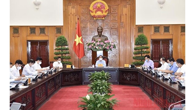  Le Premier ministre Pham Minh Chinh travaille avec le ministère de la Santé. Photo: NDEL.