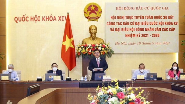 Le Président de l’Assemblée nationale Vuong Dinh Huê, s'exprime lors de la 2e Conférence nationale en ligne sur les élections des députés de la XVe AN et des membres des Conseils populaires à tous les niveaux pour le mandat 2021-2026. Photo : VNA. 