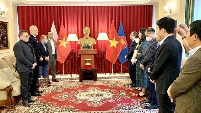 Lors de la séance de travail entre l'ambassadeur vietnamien en Pologne, Nguyên Hùng et le Groupe de députés d’amitié Pologne-Vietnam, Photo: Ambassade du Vietnam en Pologne