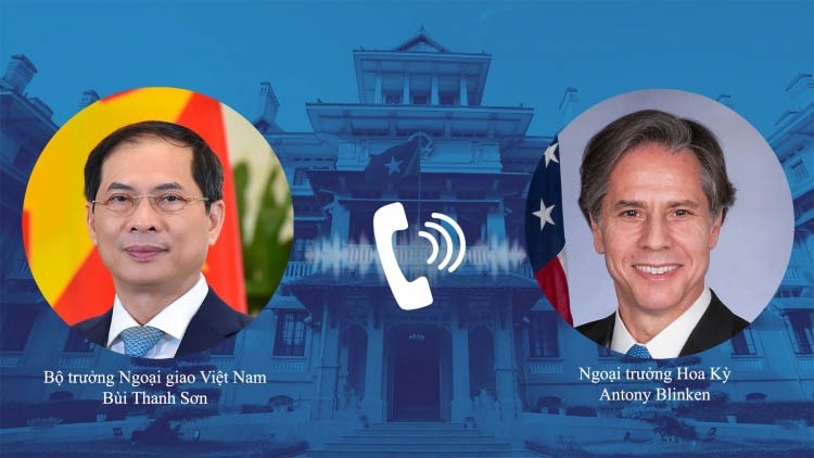 Le ministre vietnamien des Affaires étrangères Bùi Thanh Son (à gauche) et le secrétaire d'État américain, Antony Blinken. Photo : VOV.