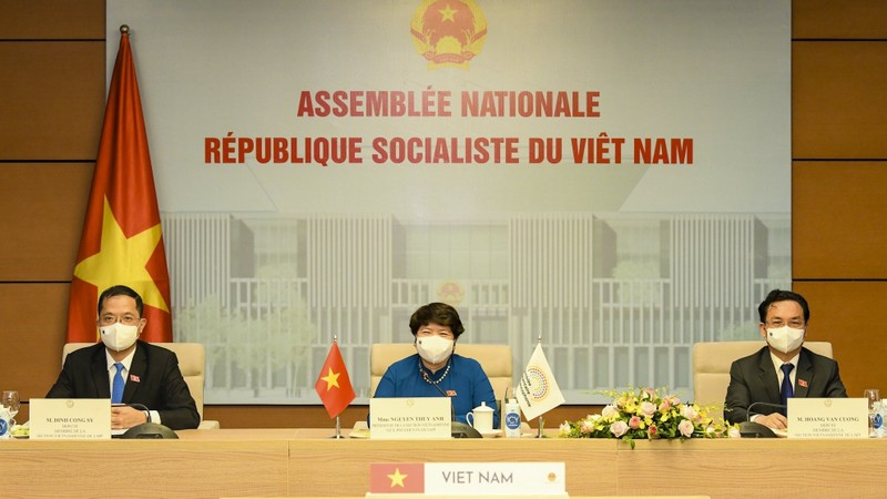 La délégation vietnamienne à la réunion de la Commission des affaires parlementaires de l’APF. Photo : quochoi.vn