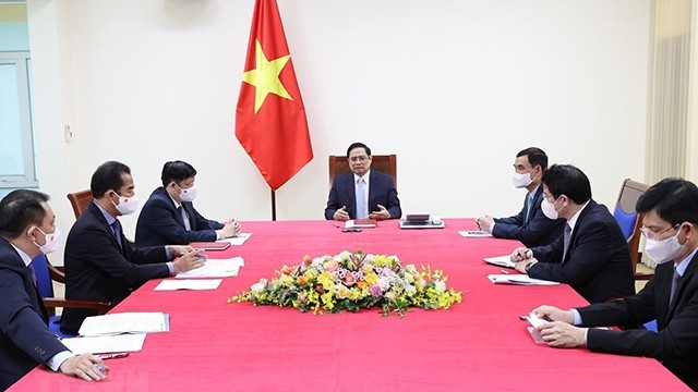 Le Premier ministre vietnamien, Pham Minh Chinh, lors de l’entretien téléphonique avec son homologue français, Jean Castex. Photo : VNA.
