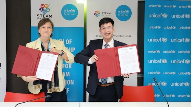 Lors de la cérémonie de signature du programme de coopération entre l’UNICEF Vietnam et l'organisation éducative STEAM for Vietnam Foundation le 15 juin. Photo : VNA.