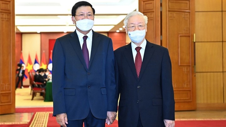  Le Secrétaire général du PCV, Nguyên Phu Trong (à droite), et le Secrétaire général du PPRL et Président laotien Thongloun Sisoulith. Photo : NDEL.