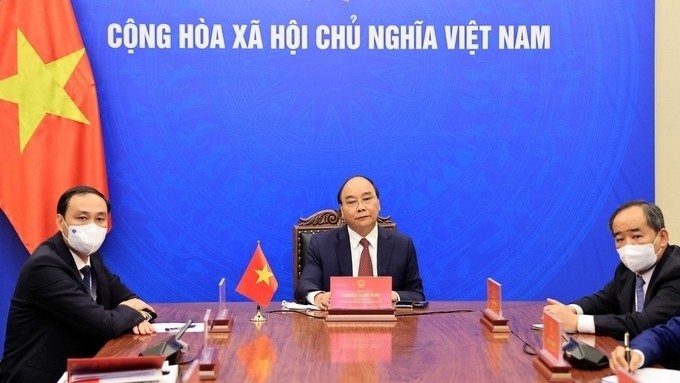 Le Président vietnamien Nguyên Xuân Phuc a eu une séance de travail en ligne avec Choi Young-joo, président de l’Association d’Amitié République de Corée – Vietnam. Photo : VNA.