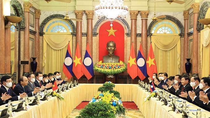 Entrevue entre le Président vietnamien et le SG du Parti et Président laotien. Photo : VNA.