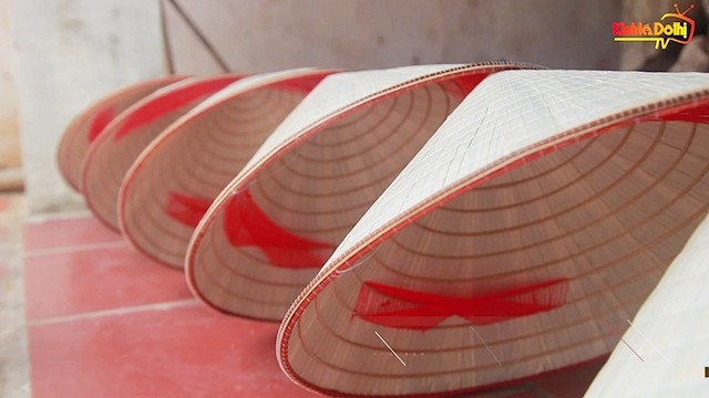 Les chapeaux coniques de Phu Châu en banlieue de Hanoï