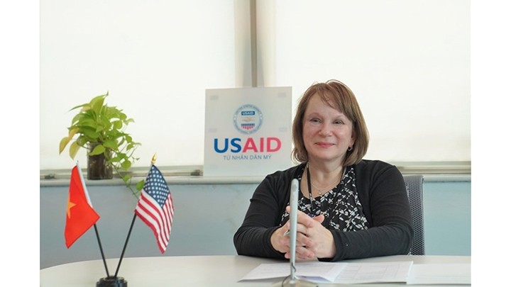 La directrice de l’USAID au Vietnam, Marie Yastishock. Photo : laodong.vn